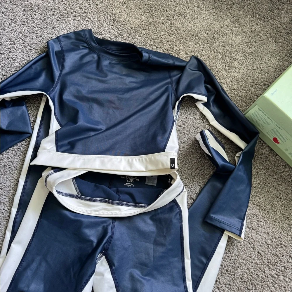 True Religion Set - Picture 4 of 4